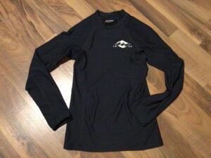 BILLABONG fillette 10 ans très beau! Chandail idéal pour la baignade