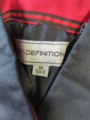 JPEG_20240815_150821_434003411452498988-scaled.jpg chemise noire avec accent rouge, manches longues