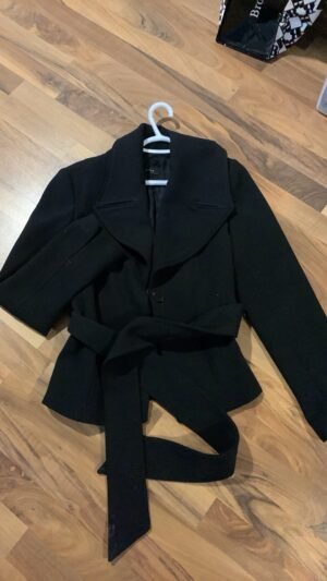Manteau Zara noir très beau! / inscrit large mais semble plus médium!