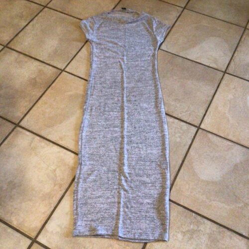Belle robe médium mais faite très petite! Plus xsmall