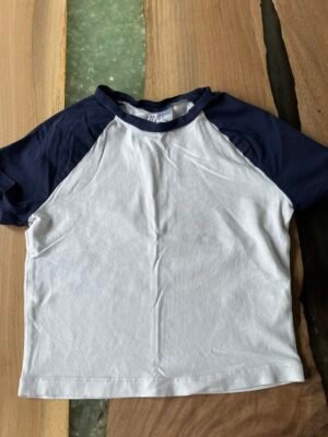 img_0083 T-shirt bleu et blanc. P
Divided