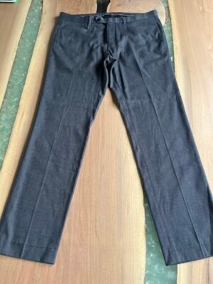 Pantalons gris chics Le Chateau 33