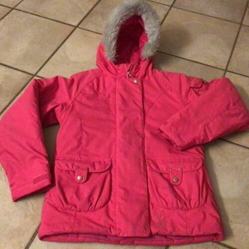 Manteau SPYDER super qualité 12 ans / mini accroc sur la poche droite mais vraiment peu visible! Super beau!