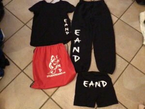 Ensemble EAND école de danse / pantalon et t shirt médium enfant et short 8 ans