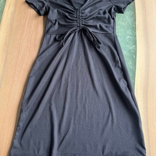 Belle petite robe noire P
Ardene très douce