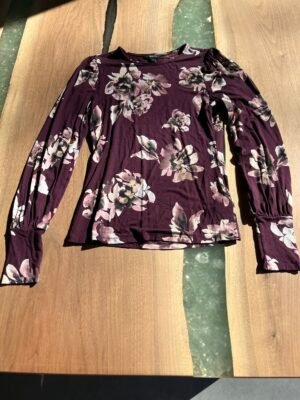Chandail prune à fleurs 🤩 TP
RW&CO