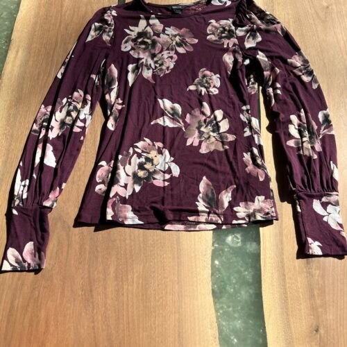 Chandail prune à fleurs 🤩 TP
RW&CO