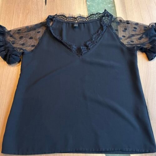 Chandail noir et dentelle P
