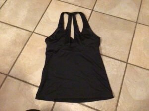 Très belle camisole REEBOK x small mais peut faire small /avec soutient