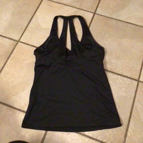 Très belle camisole REEBOK x small mais peut faire small /avec soutient