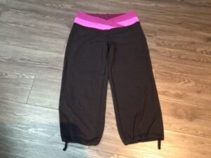 Capri LULULEMON semble small