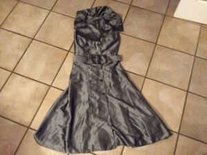 Robe chic gr 4 / semble small / grise lustrée