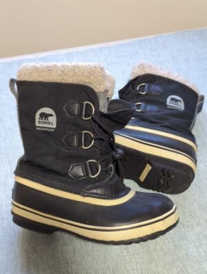 JPEG_20241112_113753_1847122335522892463-scaled.jpg Botte Sorel imperméables gr 2