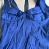Robe bleue brillante P
Le Château