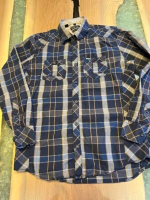 Chemise à carreaux M
Point zéro