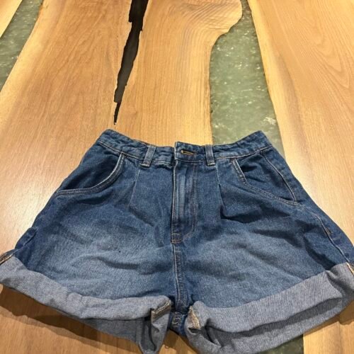 Short Mom 03
