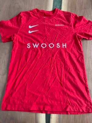 T-shirt Nike P
Mini trou à l’arrière