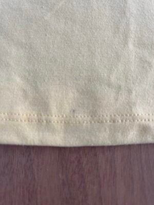 a6648ac6-71dd-4136-bf32-2318781e8109-10075-000011a20bd07daa_file Camisole jaune 3X
Claire
Micro tache au bas = prix réduit