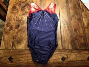 Wow! Costume de gym très beau! 8 ans