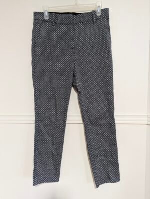 2025/01/1000003740-scaled.jpg pantalon noir H&M à motifs blancs