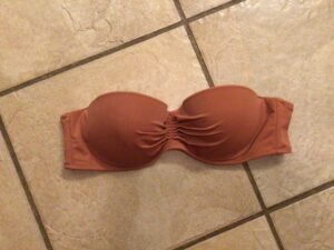 Wow très beau haut de maillot semble small ❤️