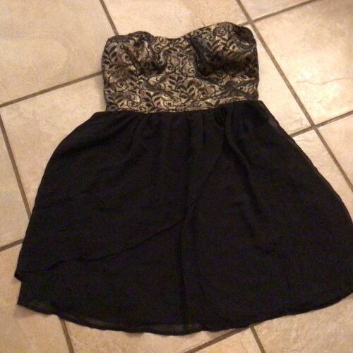 Robe DYNAMITE médium wowww! Super belle!