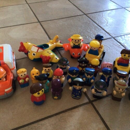 Ensemble jouets et bonhommes