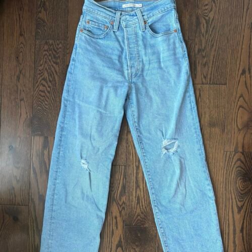 Jeans Levis taille 24 wow 🤩 
Légère tache jaune au genou