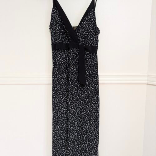 Robe noire et fleurs blanches Jessica