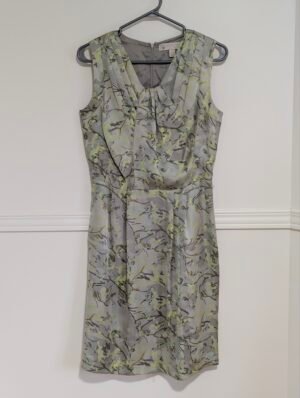 Robe grise et verte