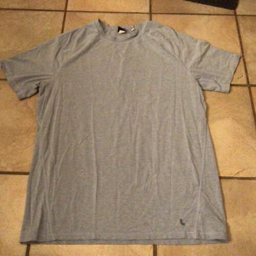 Très beau chandail LOLË homme large léger, parfait pour course ou journée chaude!