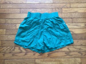 PUMA super beau short médium/ vert émeraude, plus foncé qu’il n’y parait sur la photo!