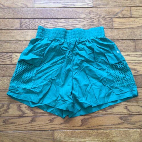 PUMA super beau short médium/ vert émeraude, plus foncé qu’il n’y parait sur la photo!