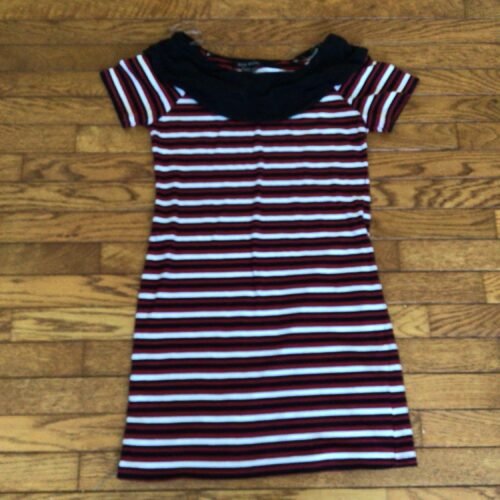 Robe Nass Woman médium mais peut faire small / noire, rouge et blanche
