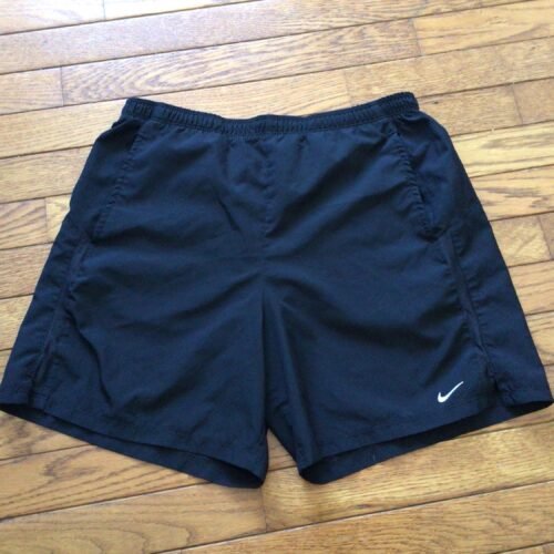 NIKE short noir médium