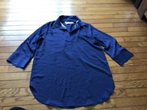 Blouse Comtemporaine Simons médium mais fait large!