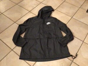 Manteau NIKE léger / noir xSmall mais fait plus small