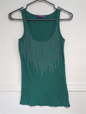 camisole verte avec petits brillants