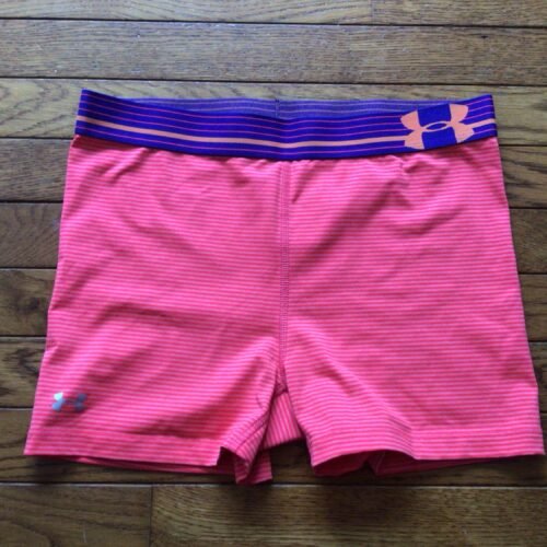 Short UNDER ARMOUR semble médium! ❤️❤️