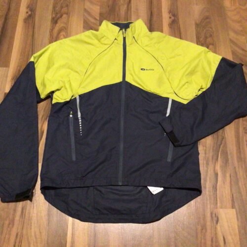 Tres beau manteau SUGOI small semi fit / une tache de gras en avant mais encore tres beau et portable!