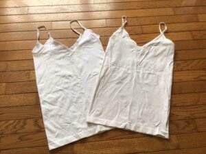 Lot de 2 camisoles blanches one size mais semble médium