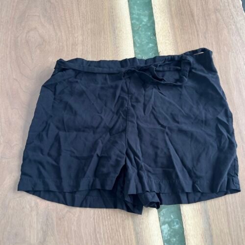 Short noir avec ruban à la taille TG
Ardène