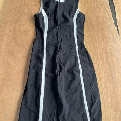 Robe noire et blanche P
Zara Basic