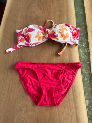 Maillot 2 pièces Haut G Bas M
Aqua + Lolë