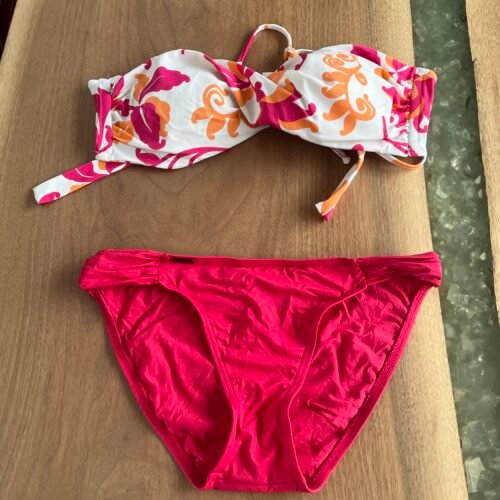 Maillot 2 pièces Haut G Bas M
Aqua + Lolë