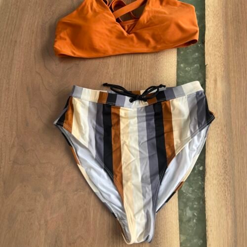 Maillot 2pièces Haut M Bas P
Simons