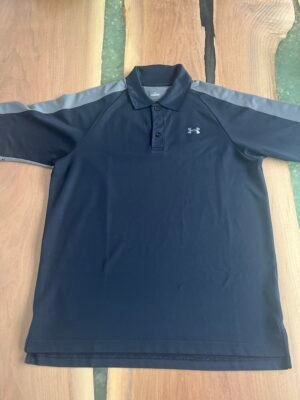 Polo sport Under Armor G
Légère maille au bas à l’avant