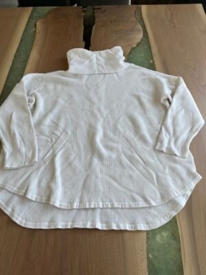 Chandail blanc TTG
Tribal