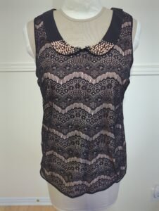 Belle camisole avec petites perles au col