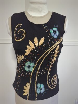 camisole en paillettes et petites pierres , semble large